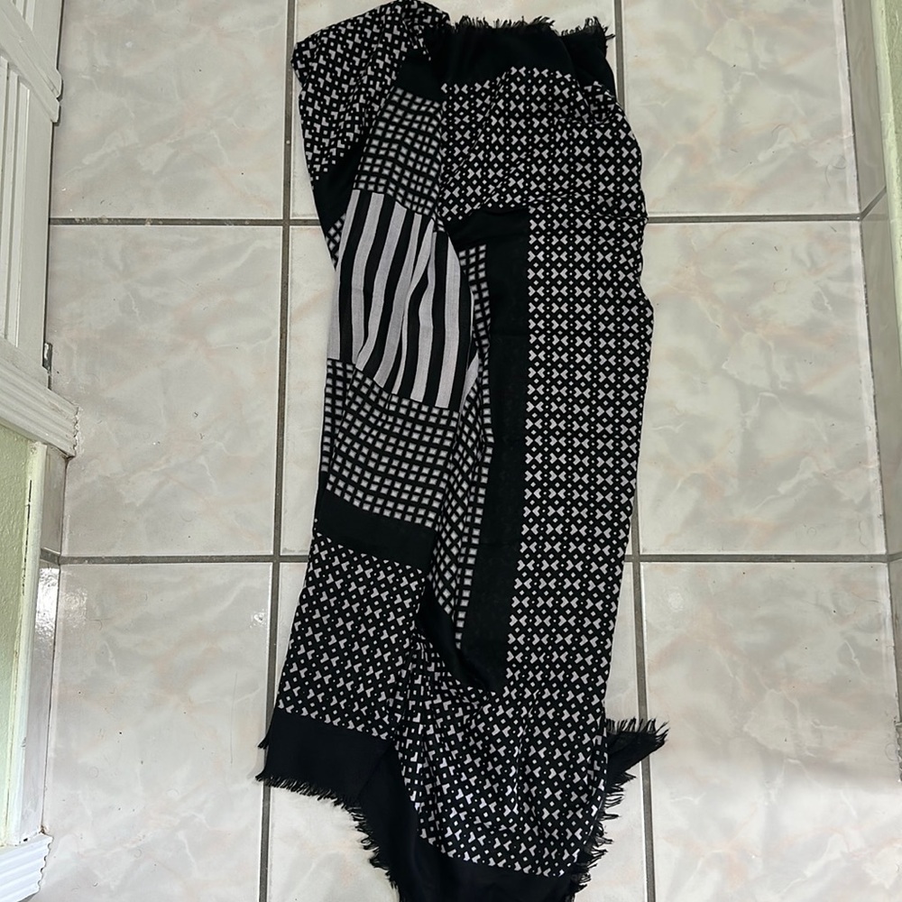 Black and White Patterned Scarf/Shawl